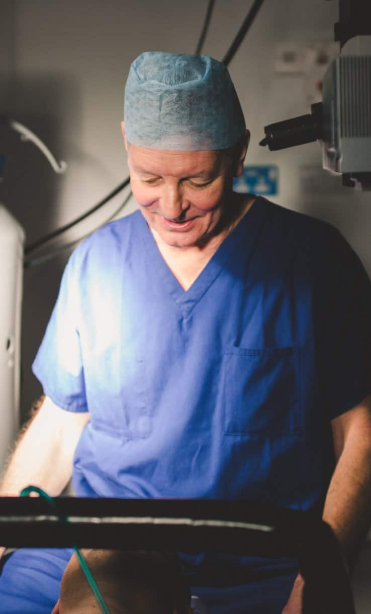 Ophthalmology surgeon Andrew Luff (Andy Luff), preparing for cataract surgery