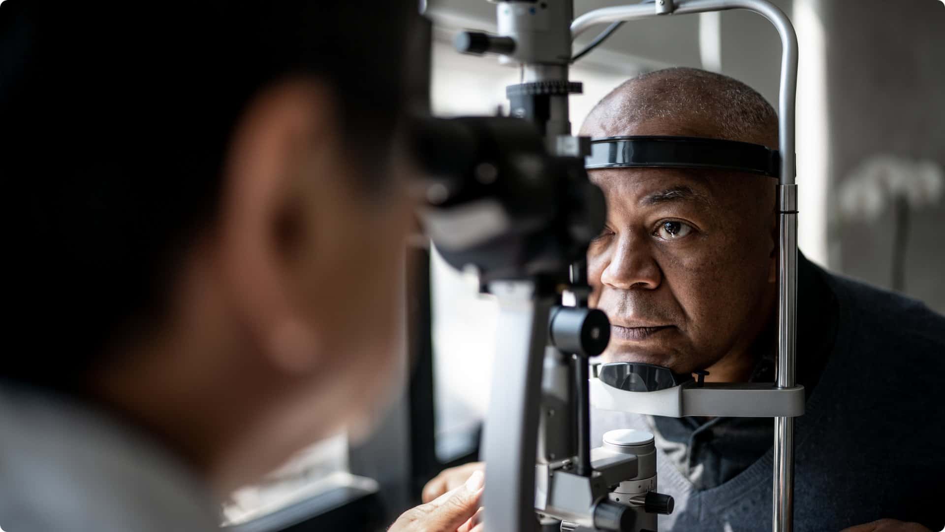 Patient vision test for an ophthalmologist referral by an optometrist